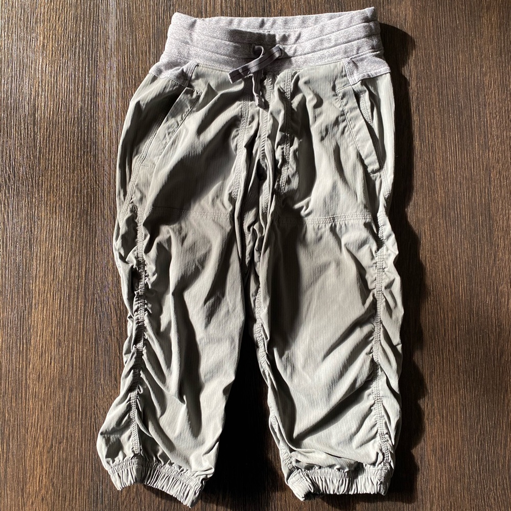 Ivivva size 10 crop studio pants